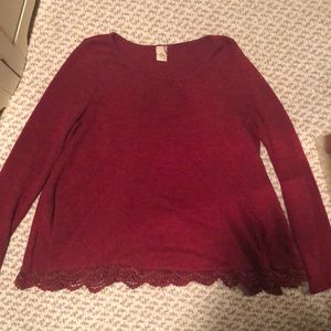 Maroon sweater shirt with cute detailing at bottom